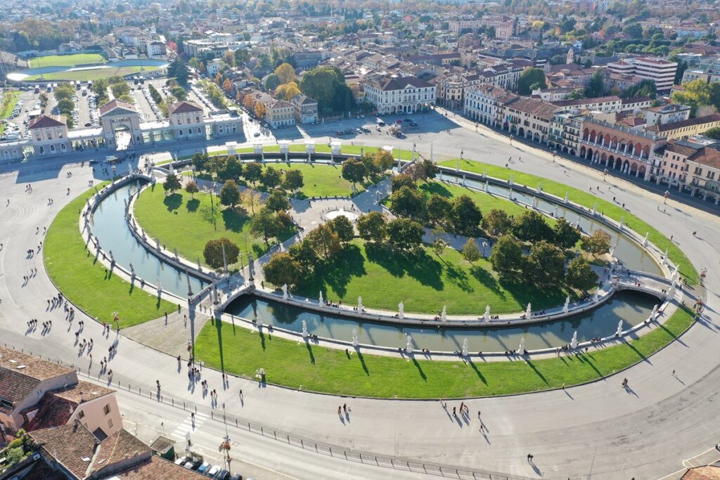 Il salone pet friendly d'Italia QuattroZampeinFiera è in programma a Padova per un weekend dedicato agli animali